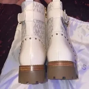 Michael Kors | Shoes | Michael Kors Boots Size Women 85 Men  display picture 2